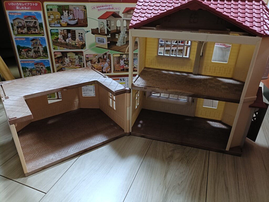赤い屋根の大きなお家 デラックスセット -屋根裏はひみつのお部屋- 組み立て後