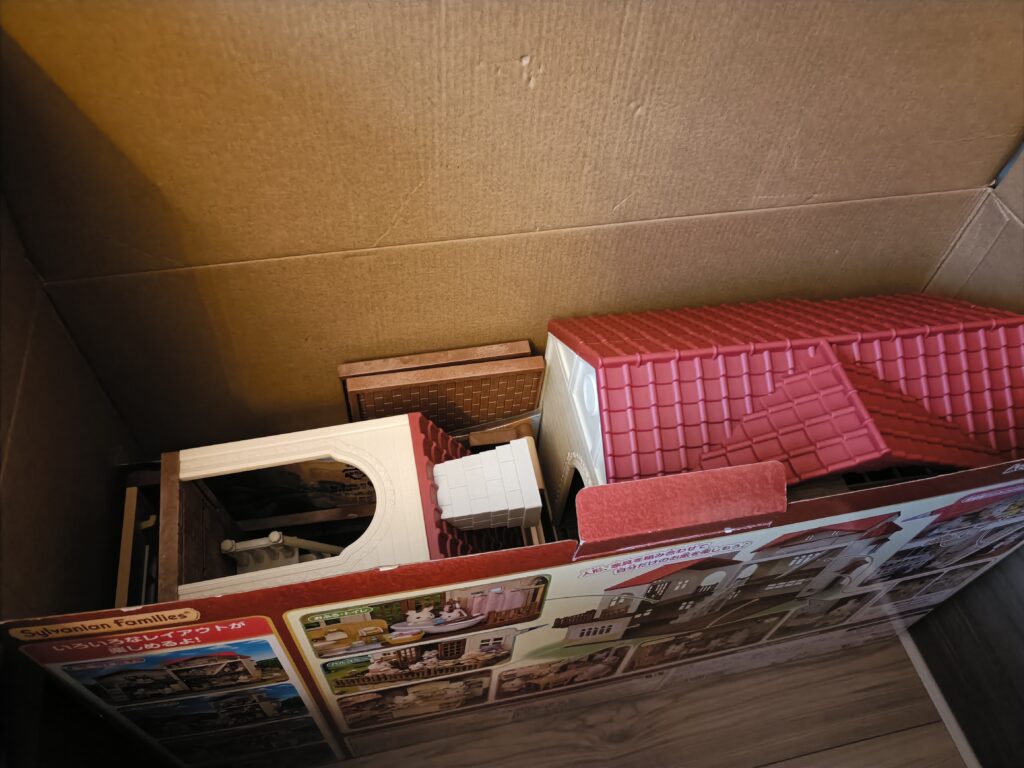 赤い屋根の大きなお家 デラックスセット -屋根裏はひみつのお部屋-　本体の収納