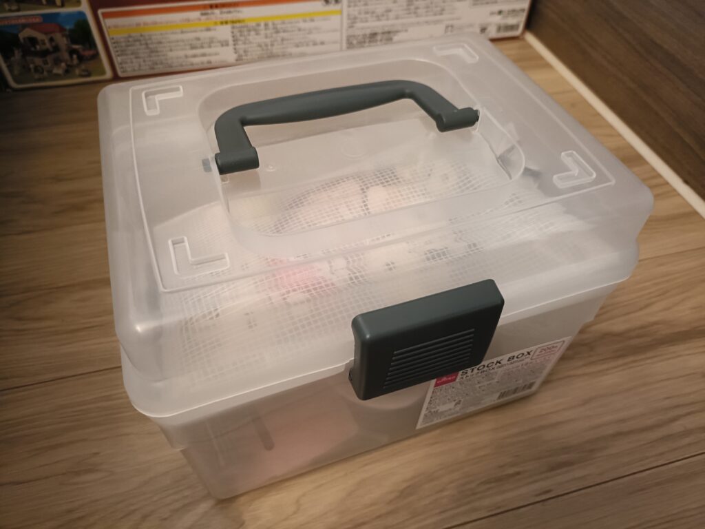 赤い屋根の大きなお家 デラックスセット -屋根裏はひみつのお部屋-　家具と人形の収納