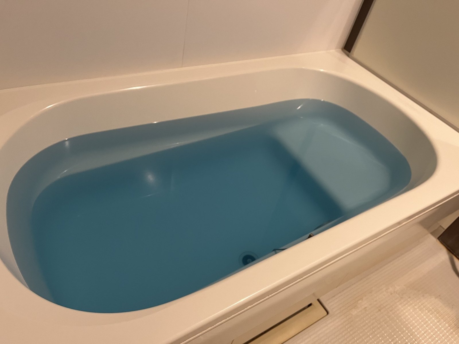 クナイプ ホップ＆バレリアンを溶かした青いお湯