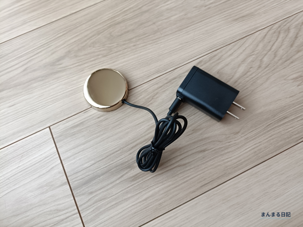 ソニッケアー9900プレステージの丸い充電台と電源アダプター